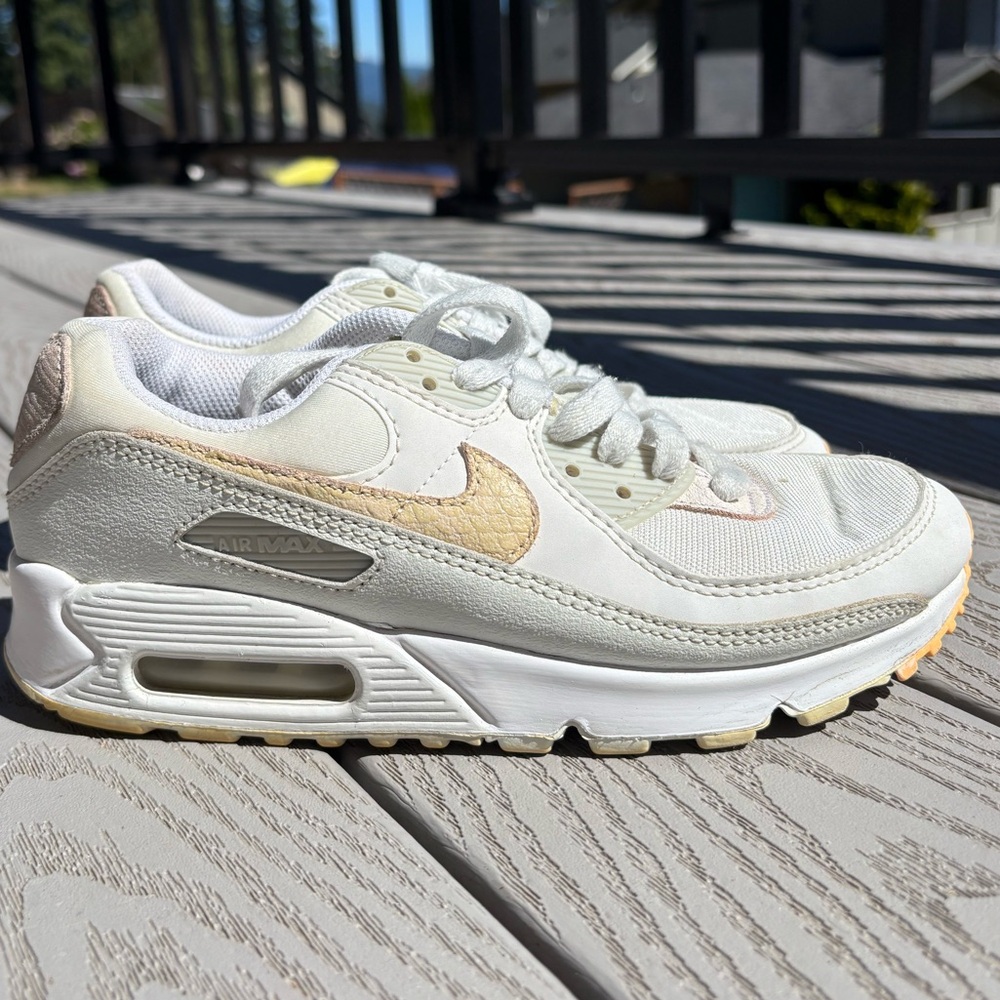Nike Air Max 90 SE Summit White Bone Women's Size 7 CV8824-100 Sneakers‎ Shoes